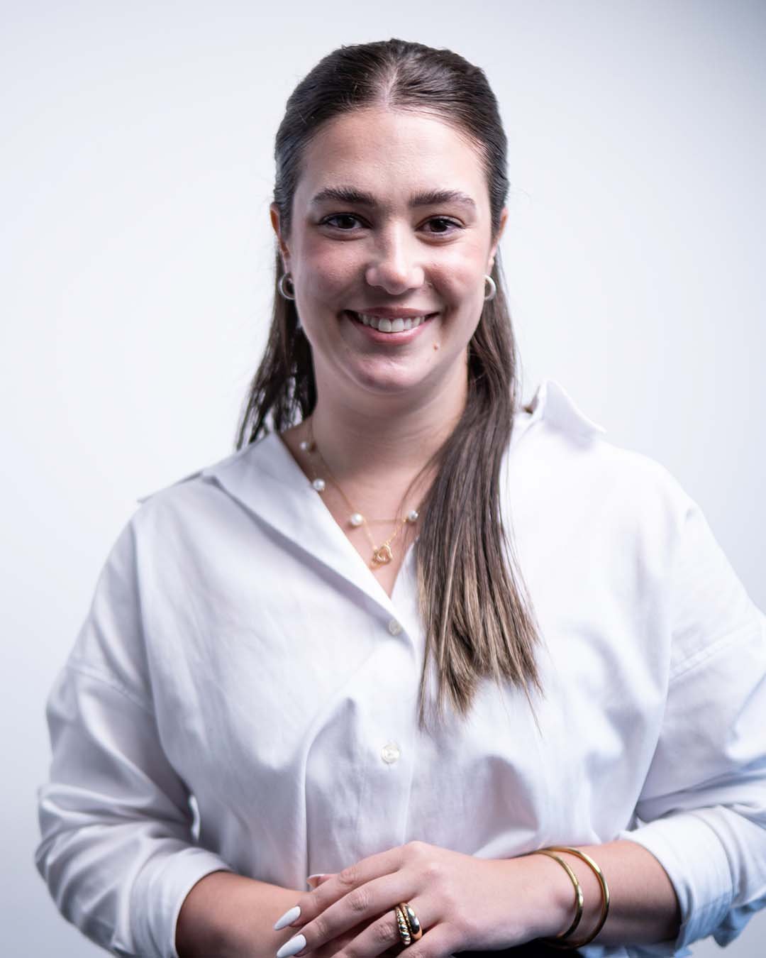 Retrato profissional de Carolina, integrante da equipe do escritório SNA Advogados