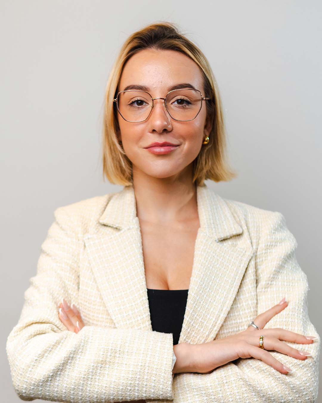 Retrato profissional de Isabella, integrante da equipe do escritório SNA Advogados